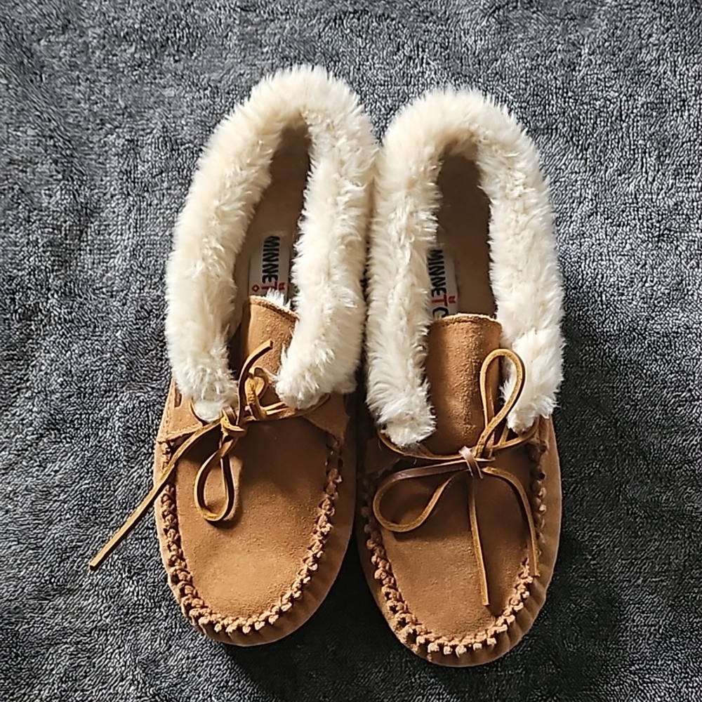 Minnetonka Brown Fur-Lined Moccasins